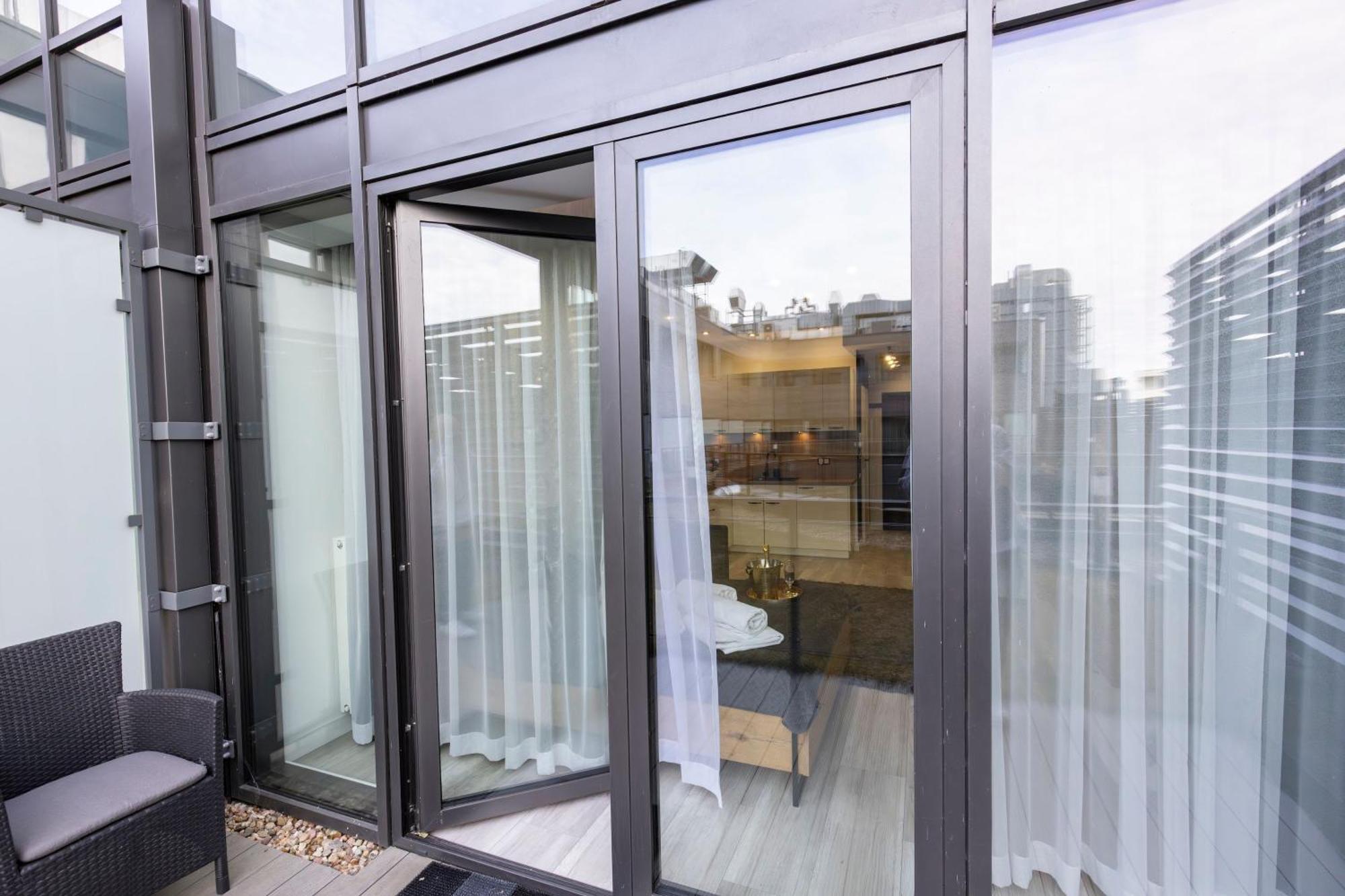 Apartly - Hanza Tower *